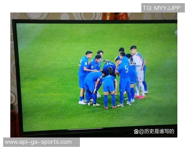 激烈对抗与团队合作的一场难忘足球比赛记忆