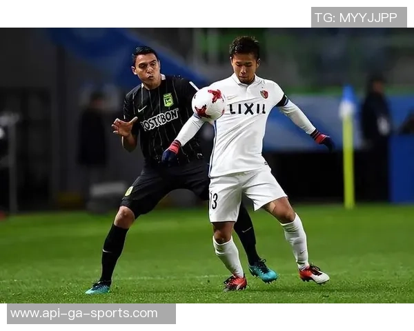 熊本深红足球队奋勇拼搏展现团队精神与竞技风采的精彩瞬间